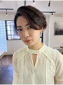 大人の前髪長め丸みショートヘア