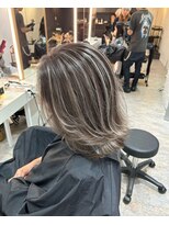 ブレンド 渋谷(BLend)&nbsp;ハイライトブルージュマチルダボブインナーグレージュ前髪