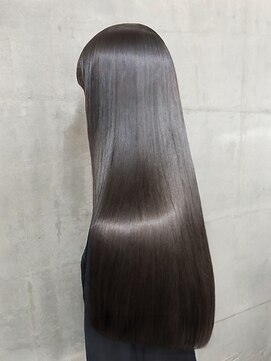 ブレス(BRACE) 「ロングヘアで、女性らしさを最大限に引き出す」