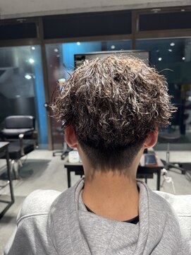 スタッド 松戸(stud. Men‘s) アップバング×ツイストスパイラルパーマ