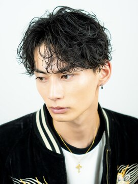 オーシャントーキョーオーバー 渋谷(OCEAN TOKYO OVER) 波巻きツイストスパイラルセンターパートサーフカール刈り上げ