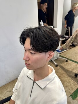 ザデイ カットアンドカルチャーショップ(THE DAY CUT&CULTURE SHOP) 毛流れセンターパート