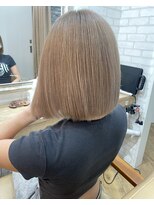 ラピス 新宿(Lapis) ミルクティー×ぱつっとボブ