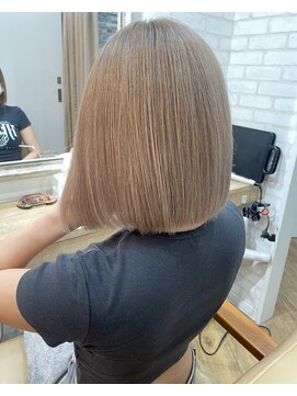 ラピス 新宿(Lapis) ミルクティー×ぱつっとボブ