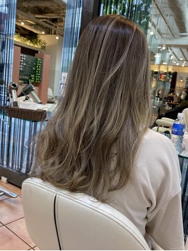 ブルーム コスタ(Blume COSTA) 【Blume COSTA】グレーベースの外国人風バレイヤージュ