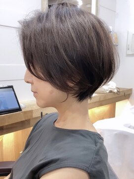 ビュー フクオカ(VIEW FUKUOKA) 美髪にオトナかわいいホワイトグレージュネビージュショートボブ