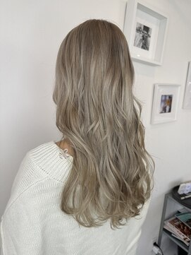 アイドット(i.) 透明感あふれるカラー！