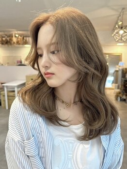 【韓国女優風顔周りレイヤー】計算された前髪カットと絶妙なおくれ毛が可愛い♪SNSで人気のサロン