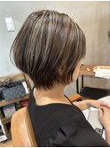 ショートボブ×白髪ぼかし