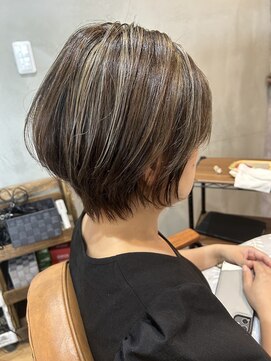 エル(ell) ショートボブ×白髪ぼかし