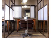 髪遊戯の雰囲気（半個室でゆったり出来ます。）