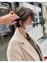 ステアケース 武蔵小杉店(stair:case)&nbsp;白髪ぼかしハイライト　ホワイトグレージュ　大人ショート