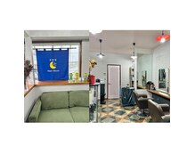 ムーン(Moon)の雰囲気（レトロな雰囲気のアットホームサロンです）