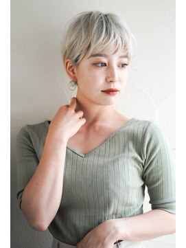 マセナ(Masena) ブロンドコンパクトショート