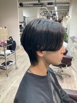 コワファーストナガサキシャンプーボーイ(COIFF1RST NAGASAKI SHAMPOO BOY) センターパート×ウルフ