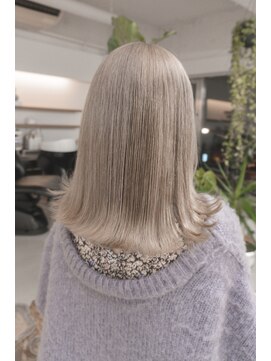 シカ(sica) ブリーチ2回で作るホワイトミルクティーベージュ