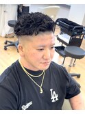 極道パーマフェードカットスキンフェード短髪パーマ刈り上げ