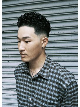 フランクスバーバーザスタンド(Frank’s barber the stand) ミドルフェードパーマE