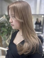 リア(riah)&nbsp;ハイライトカラーミルクティーベージュレイヤーカット