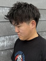 ヒュイル バイ ニアウ(Hwyl by Niau) メンズマッシュセンターパートスパイラルパーマニュアンスパーマ