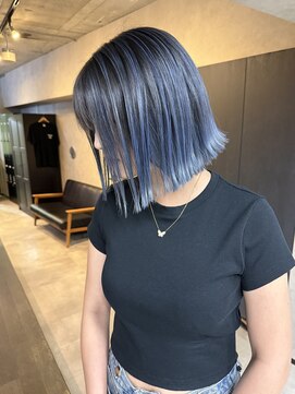 サニー 渋谷(SUNNY) ブルーバレイヤージュ、ハイライト、ブリーチ、切りっぱなしボブ