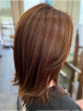 ピックアップ(Pick UP) ミディアムレイヤー　外はね　顔周りレイヤー　30代40代50代