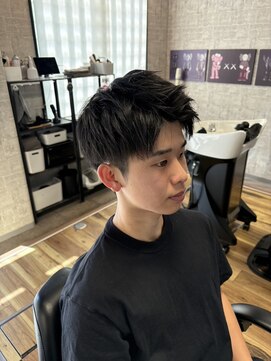 ザ ハレ 学南町店(THE HALE'S) アップバングショート