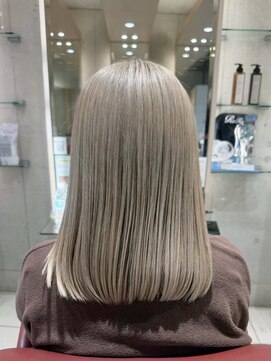 エム インターナショナル 春日部本店(EMU international) 赤みを消す大人のためのブリーチヘア