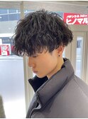 ツイストスパイラルパーマスリークショートツーブロックマッシュ