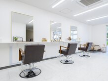 ルル(loulou)の雰囲気(お席の間隔が広く、ゆとりのある店内です♪)