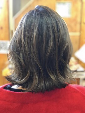 ララテラス(LaLa Terrace) アッシュベージュ×外ハネ切りっぱなしボブ