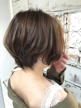 ロンド レグリーズ 立川(Lond leglise) 前下がりボブ/大人ボブ/アッシュベージュ/耳かけ〈深味信也〉