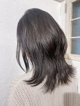 ネオリーブ シュシュ 神保町店(Neolive susu) レイヤーカット、ミディアム レイヤー、くびれヘア