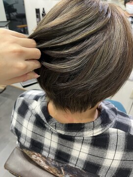 エルパライソ リフォ(Elparaiso Reff) 白髪染めを使わないグレイカラー×たっぷりハイライト