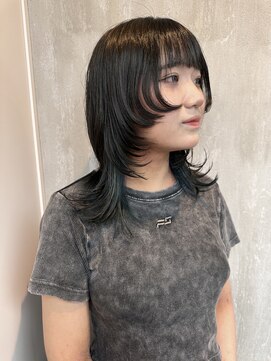 トテ(tote.) ブルーブラックウルフカット顔周りレイヤー