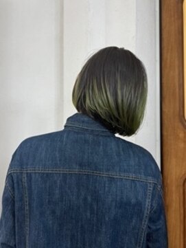 ニュイ(NUIT) ダブルカラー裾グラデーションカラーケアブリーチミニボブ