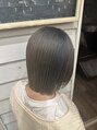 リル(Lilou) ぱっつとラインが出た切りっぱなしボブ