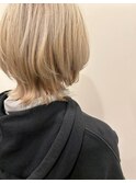 ハイトーンで魅せる、くびれウルフボブ