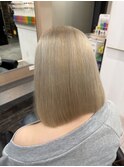 ブロンドカラーハイトーンボブカット