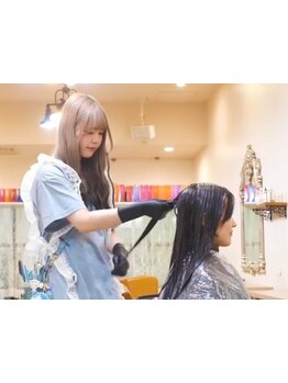 【朝9:00～夜21:00★女性stylist限定】Aujua取り扱い！Chocolatで始めるオーダーメイド美髪プログラム♪