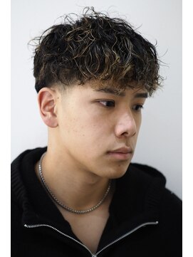 ヨシザワインク プレミアム 横浜 桜木町店(YOSHIZAWA Inc. PREMIUM) ハイライト刈り上げツーブロマッシュシャドウパーマ