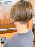 刈り上げスタイル　ベリーショート　ハイライトカラー