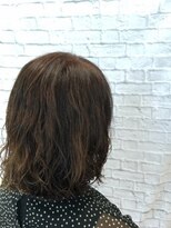 ミーティア バイ クアトロ(Meteor By QUATRO) フェミニンなウェーブヘア