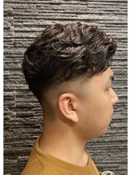 プレミアムバーバー 赤坂店(PREMIUM BARBER produce by HIRO GINZA) 七三フェードスタイル〈理容室/赤坂/六本木/シェービング〉