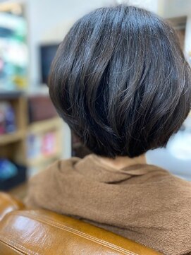 ヘアーサロンゴトウ 襟元スッキリくびれ前下がりボブ