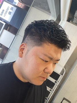 ドルクス 日本橋(Dorcus) 東京バーバー日本橋フェード男のベリーショートモヒカンスタイル