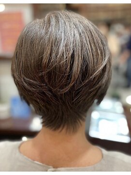 サロンデピレ 襟足をしっかり絞ったショート #暖色系#ベリーショート#丸み