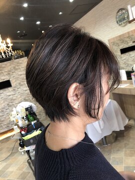 モアヘアー(MORE-HAIR) 大人上品ショートボブ