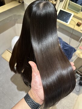 リラエ(Lyrae) 縮毛矯正/髪質改善/美髪カラー/トリートメント【大阪/西梅田】