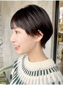 マッシュショートボブ前下がりショートカット丸みショートオン眉